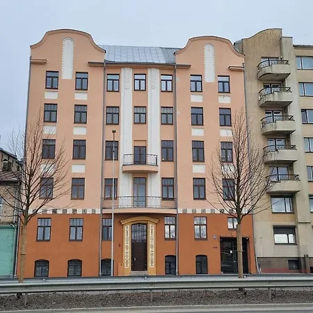 Spacious And Cozy By The Daugava River Riga