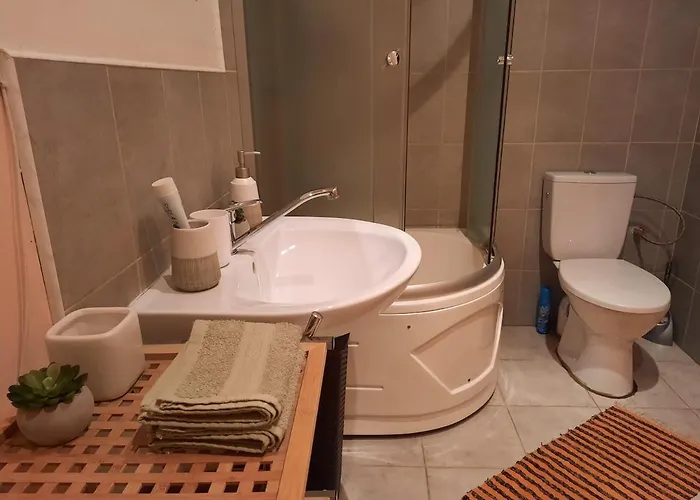 Апартаменты Spacious And Cozy By The Daugava River Рига