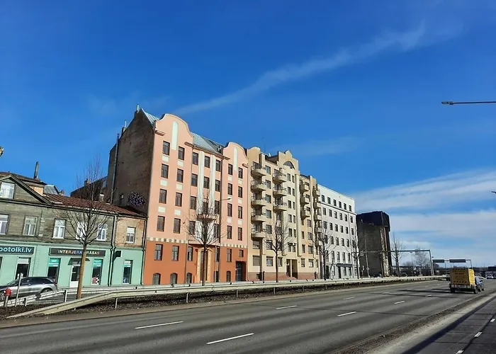 Spacious And Cozy By The Daugava River 公寓